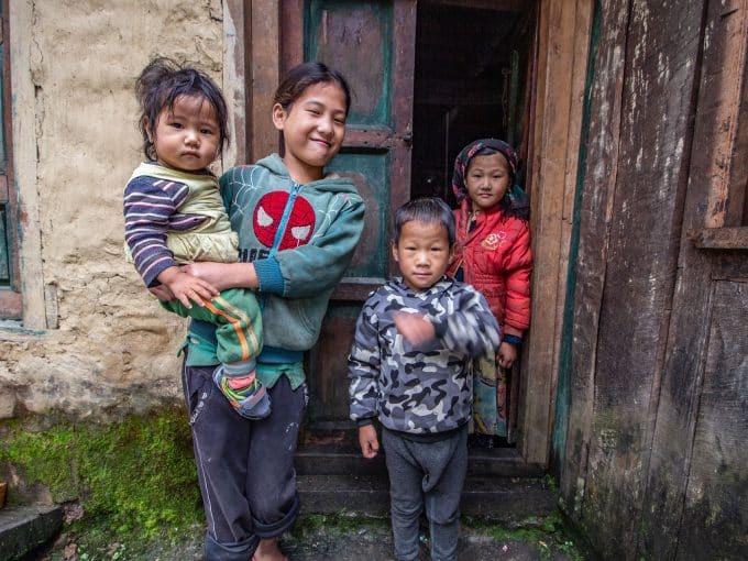 Campo di lavoro in Nepal crescita bambini