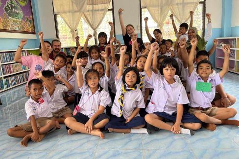 Campo di lavoro in Thailandia in una scuola buddhista.