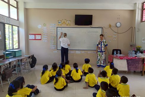 Campo di lavoro in Thailandia organizzando attività non formali