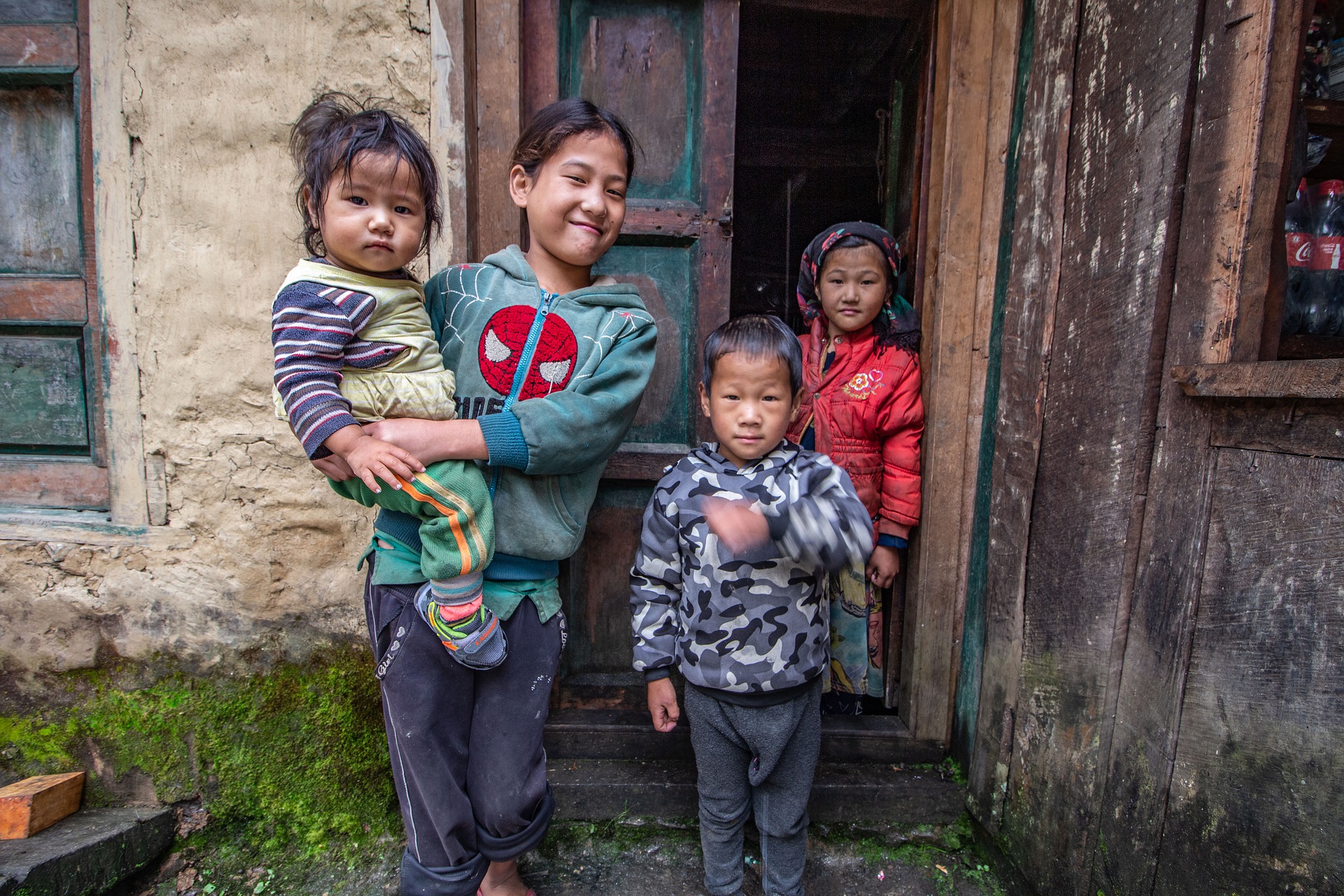Campo di lavoro in Nepal sulla crescita dei bambini e lo sviluppo delle loro capacità