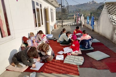 Campo di gruppo in Nepal bambini