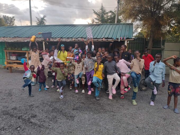 volontariato internazionale con i bambini in kenya